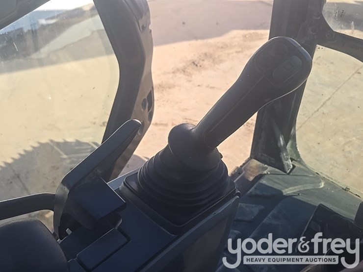 2016-caterpillar-335fl-image-74