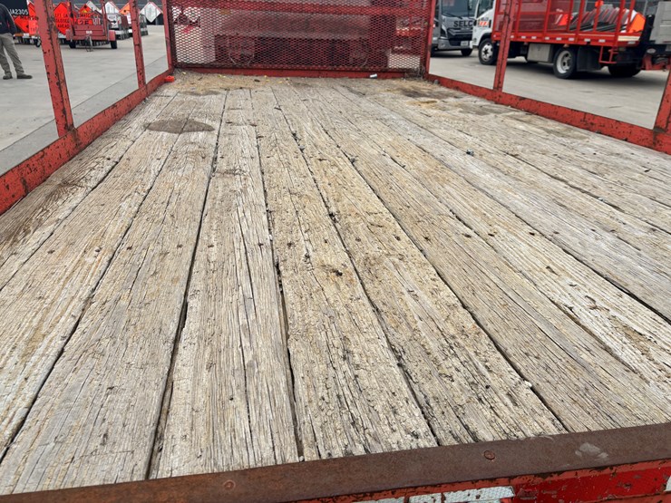 2015-isuzu-npr-xd-image-47