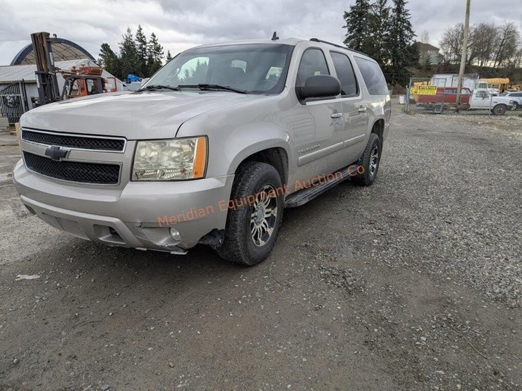2007-chevrolet-suburban-image-15