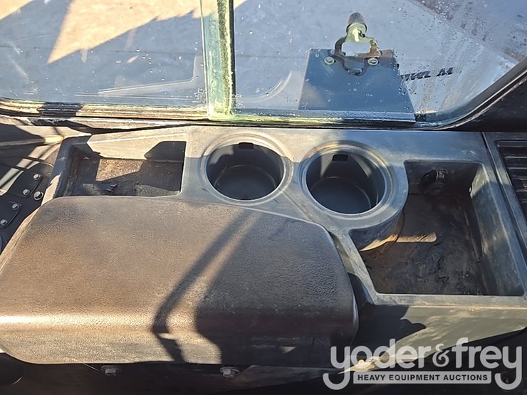 2018-deere-700k-image-84