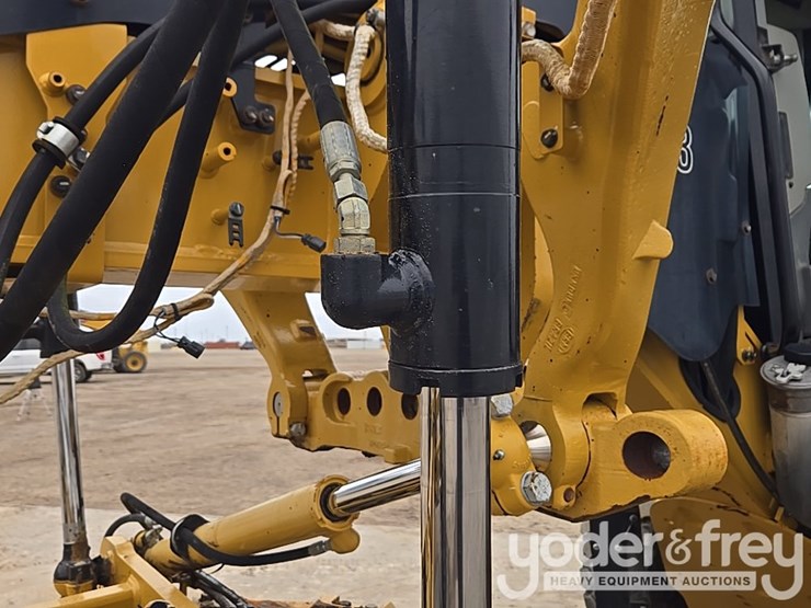 2015-caterpillar-12m3-image-35