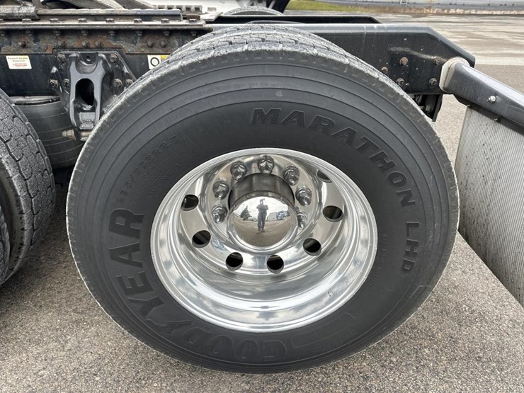 2020-kenworth-t680-image-56