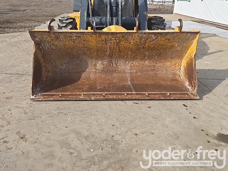 2018-deere-310sl-image-11