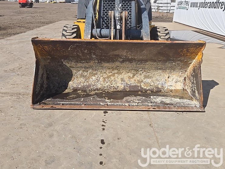 2010-deere-310sj-image-11