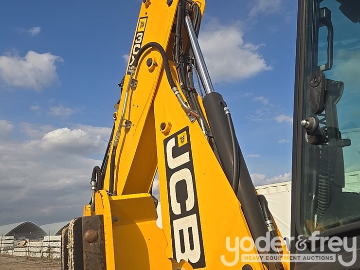 2017-jcb-3cx-image-48