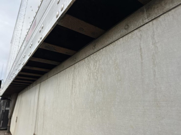 2015-utility-53'-image-17