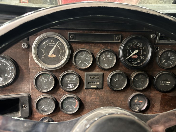 1987-peterbilt-379-image-38