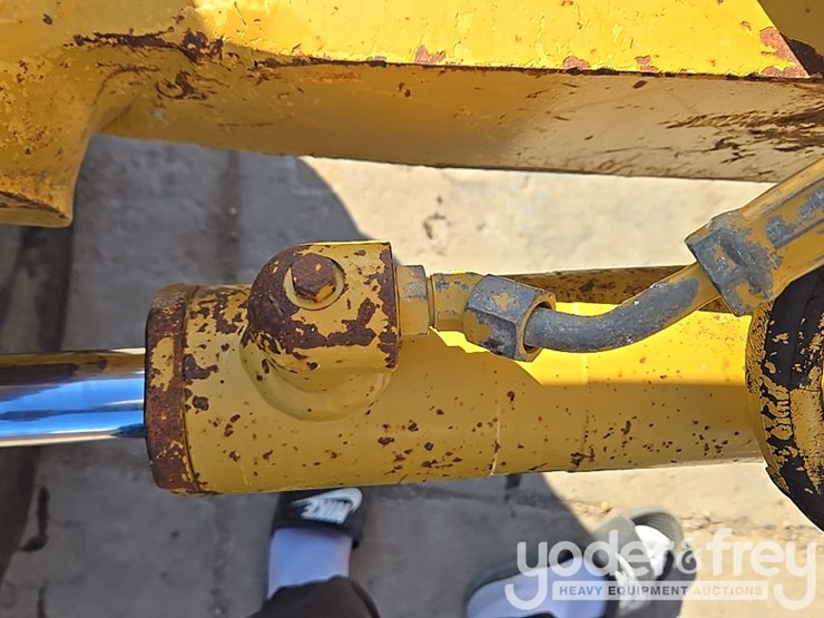 2005-caterpillar-140h-vhp-plus-image-41