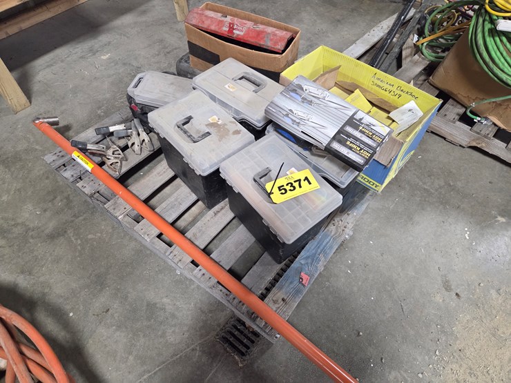 #5371-•-pallet-of-misc.-sockets,-tools,-and-hardware-image-1