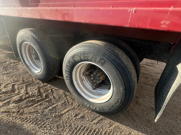 lot-12.-1981-ih-tandem-twin-screw-grain-truck,-very-good-19’-strong-box-and-hoist,-roll-tarp,-466-diesel,-5+4-
vin-af195bca10481-image-13