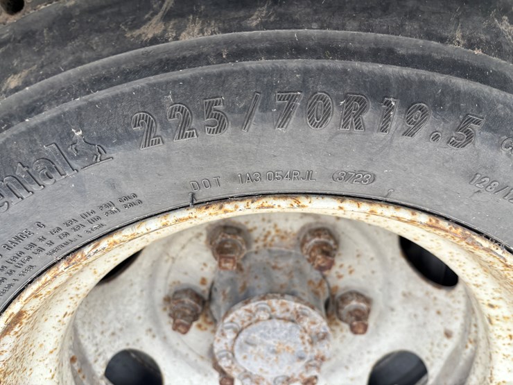 2015-isuzu-npr-xd-image-57