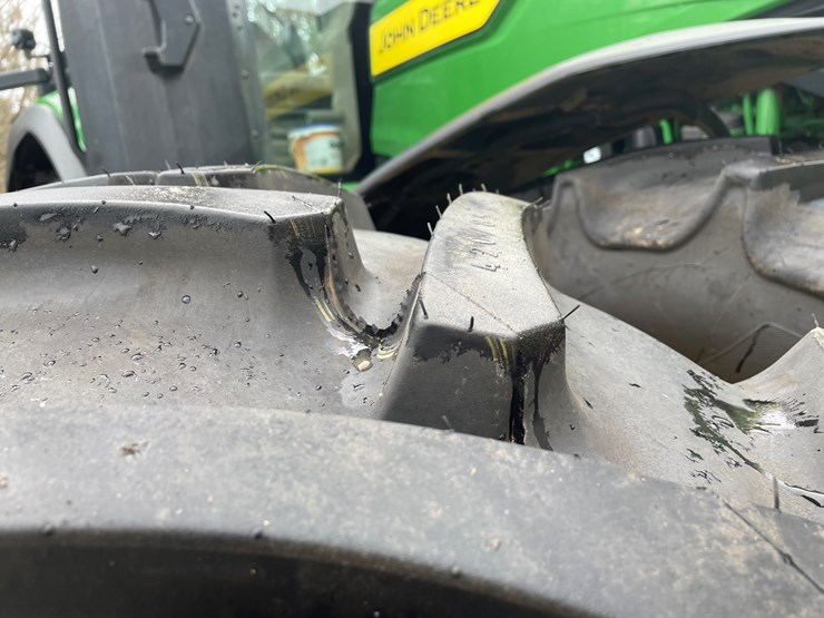 2020-john-deere-8r-340-image-18