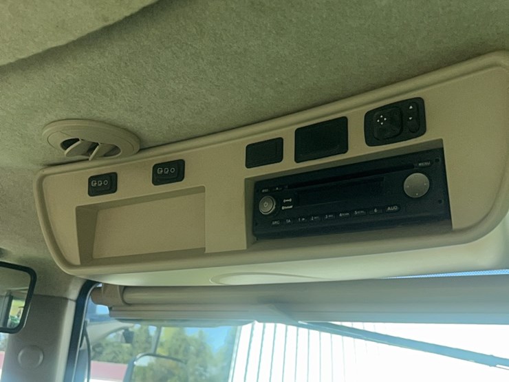 2016-john-deere-9520r-image-166