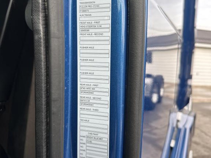 2018-volvo-10-image-67