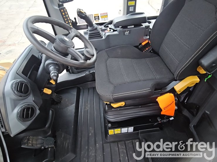 2026-caterpillar-926-image-34