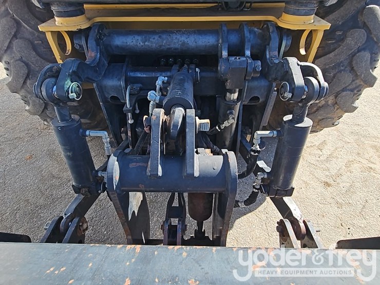 2017-caterpillar-415f2-il-image-20