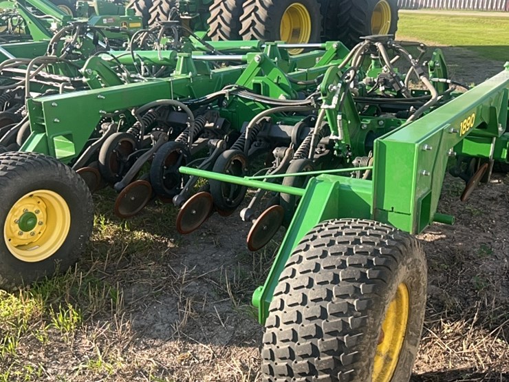2018-john-deere-1910-image-39