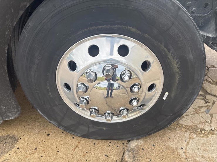 2019-peterbilt-579-image-65