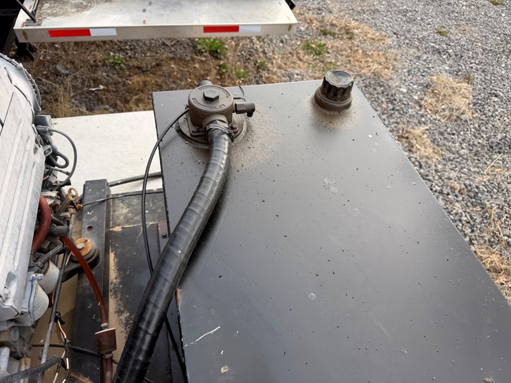 #40962-•-2013-magnolia-/-adams-t/a-fertilizer-tender-trailer-image-69