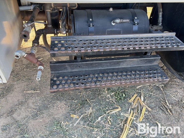 2001-international-4700-image-15