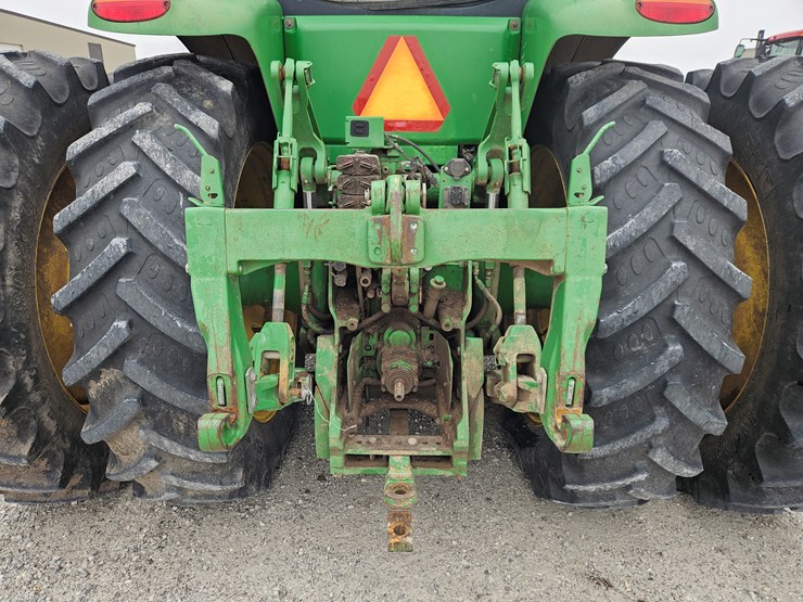 2011-john-deere-8235r-image-14