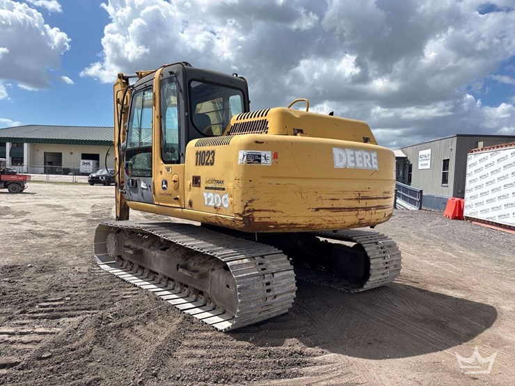 2006-deere-120c-image-4