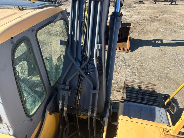 new-holland-eh215-image-20