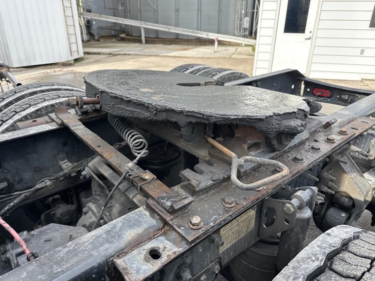 2018-volvo-10-image-26