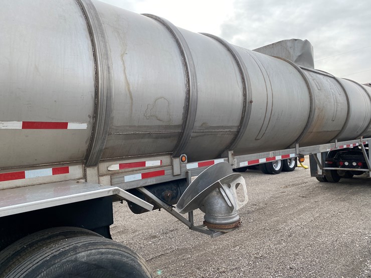 #500-•-2012-northern-8,500-gallon-semi-manure-tanker-(has-wi-title)-(waupun,-wi)-image-42