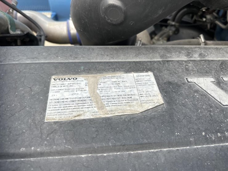 2012-volvo-10-image-29