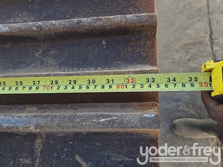 2016-caterpillar-335fl-image-22