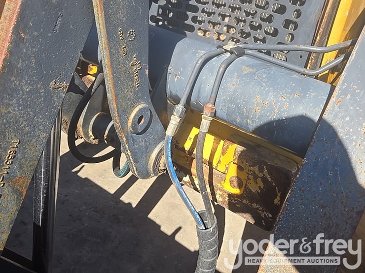 2010-deere-310sj-image-25
