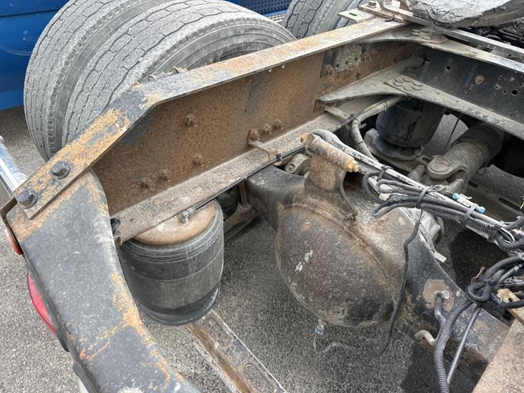 2003-volvo-10-image-38