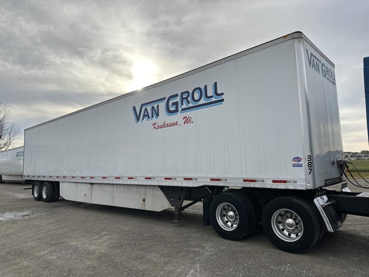 2015-utility-53'-image-7