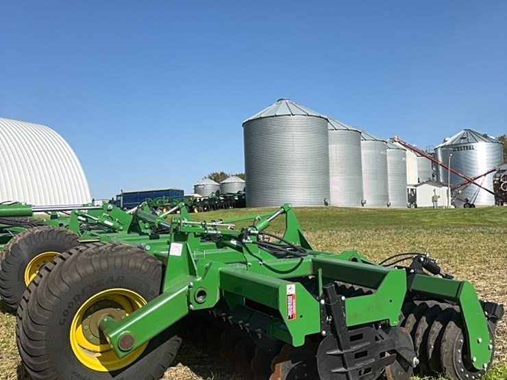 2023-john-deere-h-image-5