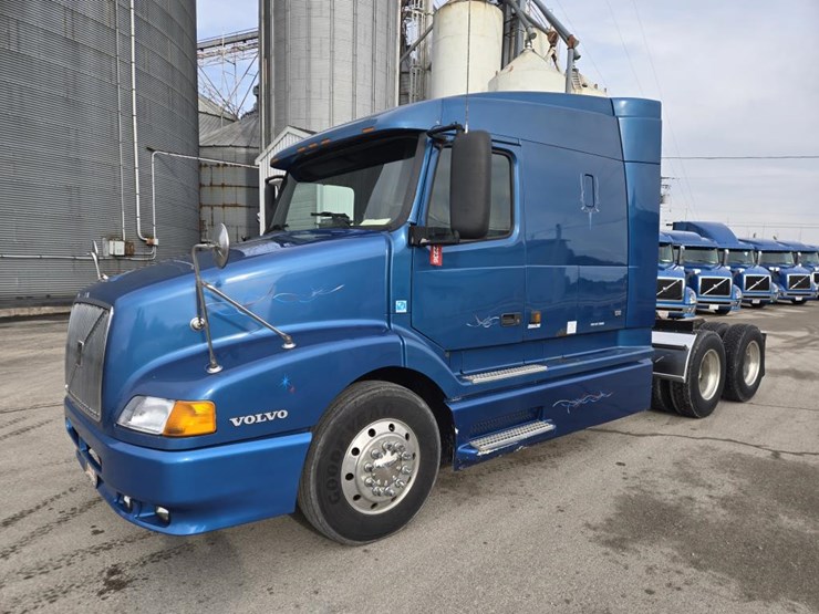 2001-volvo-10-image-1