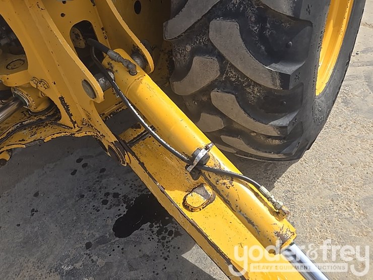 2014-deere-310k-ep-image-40