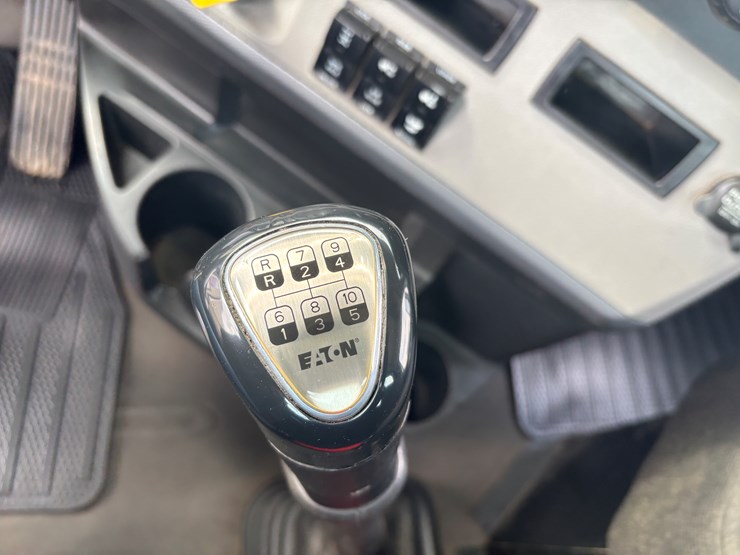 2018-freightliner-cascadia-126-image-30