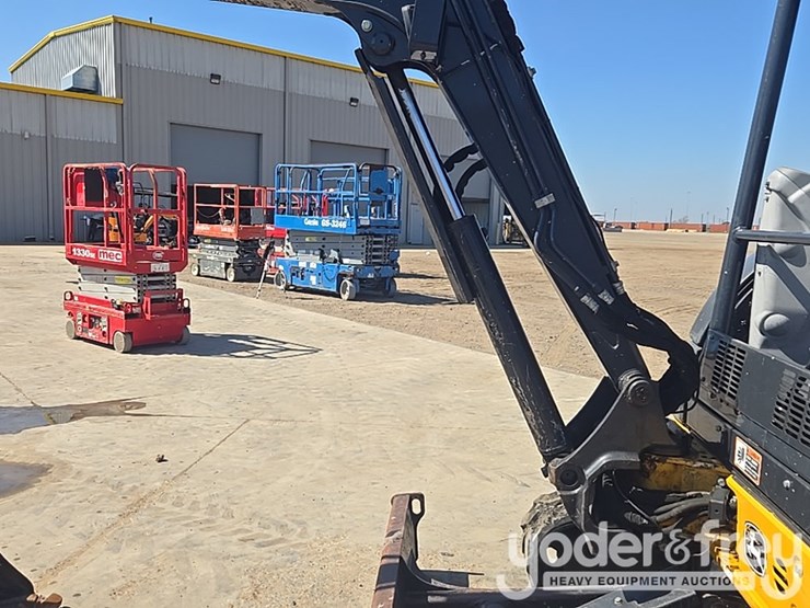 2020-deere-35g-image-42