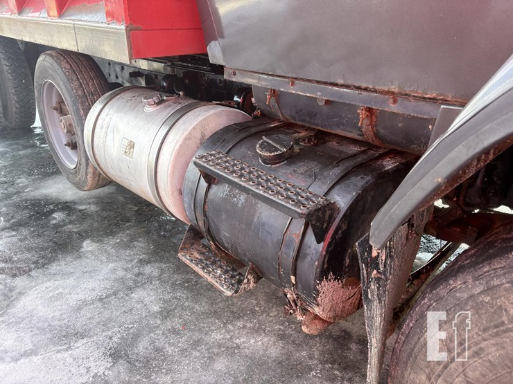 1984-ford-l8000-image-10