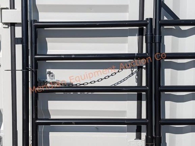 10'-hd-panel-w/-ride-through-gate-image-2