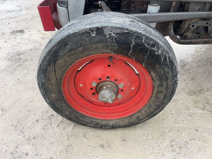 massey-ferguson-135-image-13