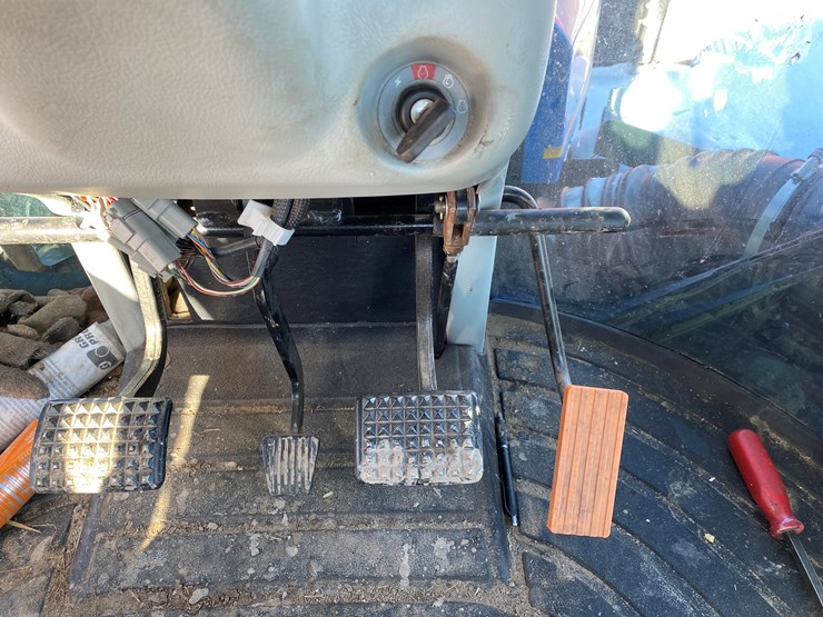 2012-new-holland-670-image-32