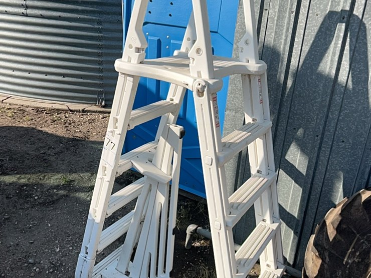 double-sided-ladder,-heavy-duty-plastic-image-2