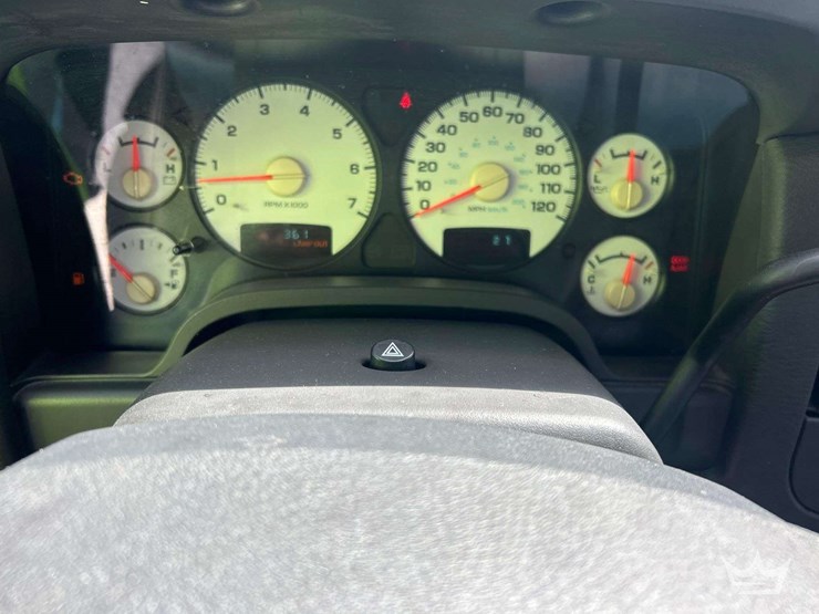 2004-dodge-ram-1500-image-12