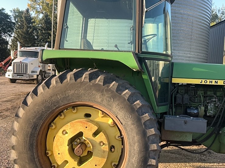 john-deere-4430-image-10