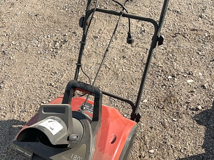 electric-snowblower-image-15