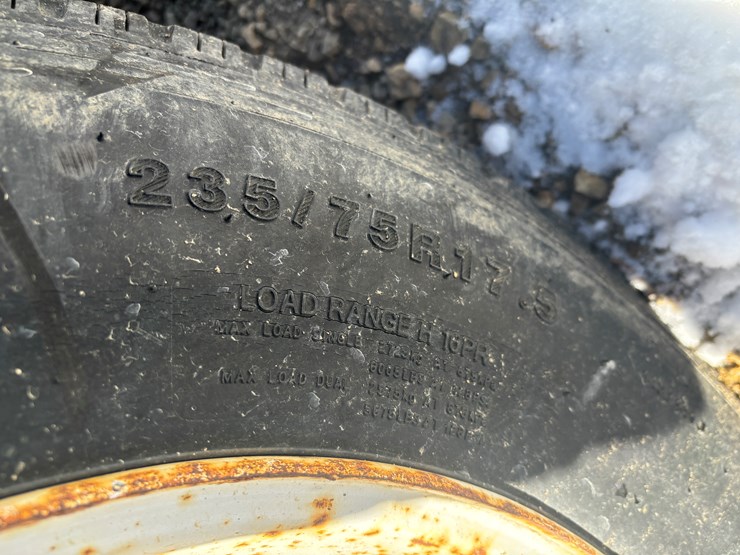 #2272-•-b-&-b-26'-equipment-trailer-image-41