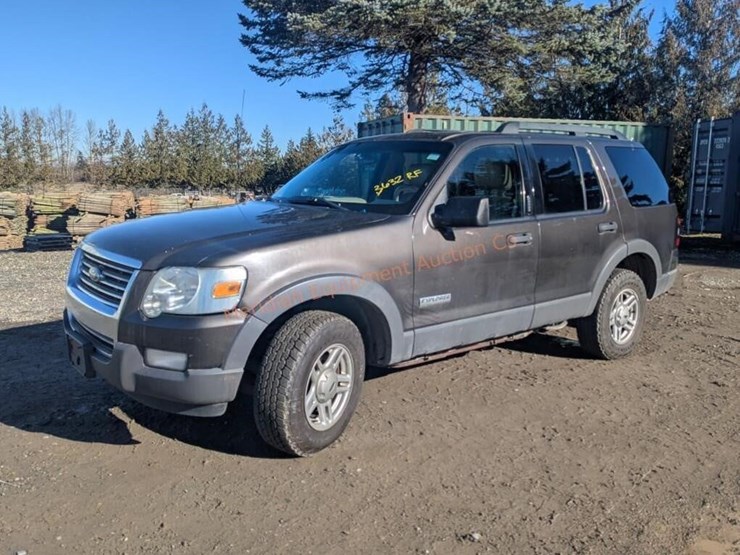 2006-ford-explorer-xlt-image-1