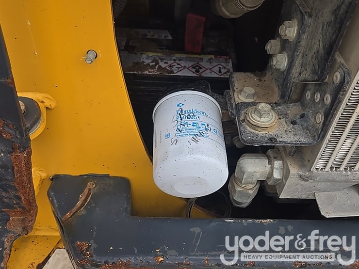 2021-deere-317g-image-47